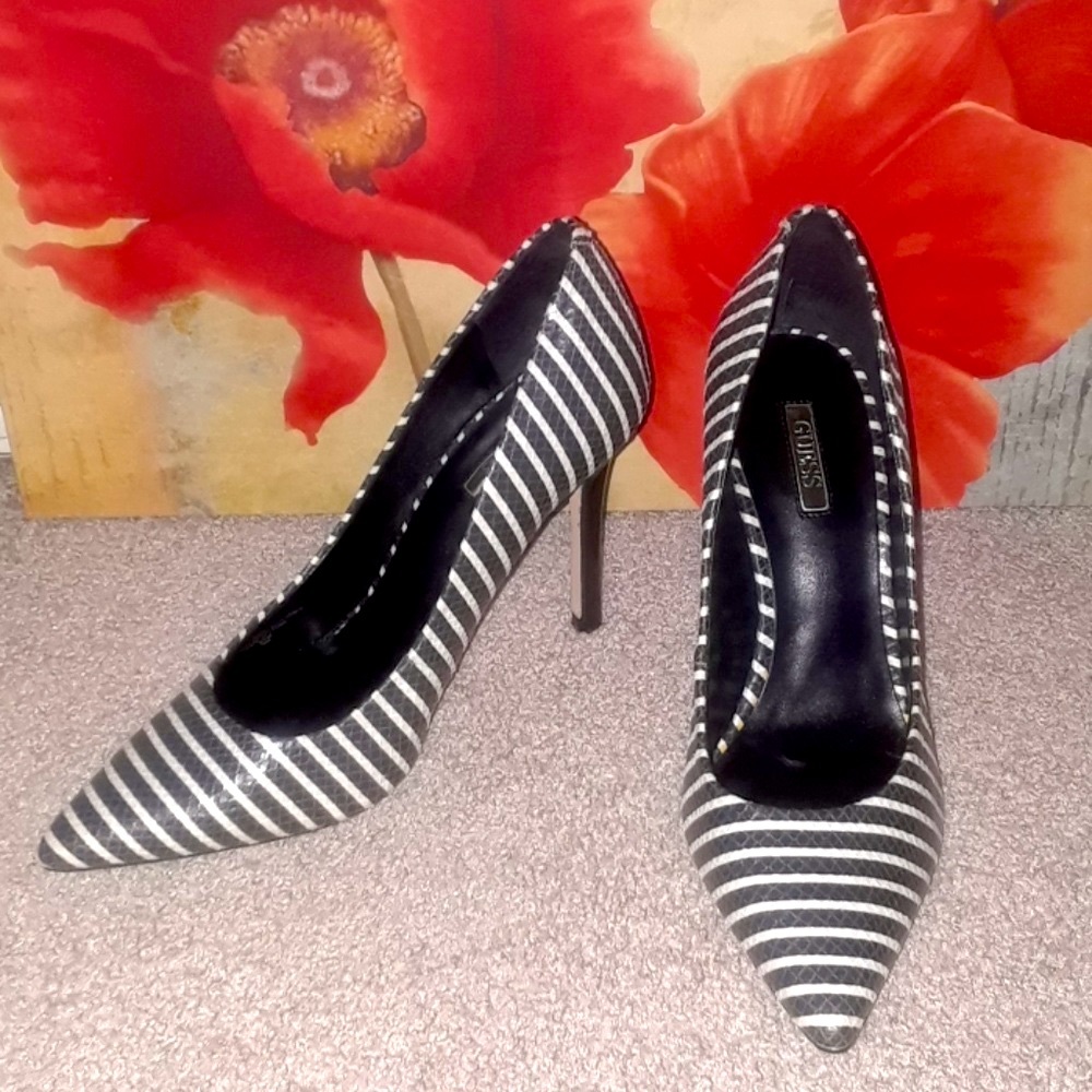 Nautica appeal stripe pumps!